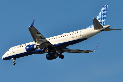jetBlue Airways - Embraer ERJ-190AR (ERJ-190-100 IGW) - N193JB - Peek-A-Blue - John F. Kennedy International Airport (JFK) - August 27, 2010 1 428 RT CRP | by TVL1970