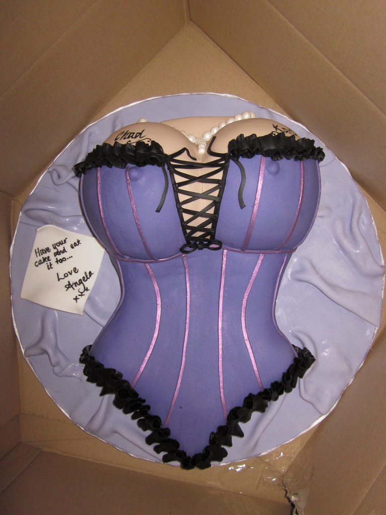 cake, boobs, pearls, corset, fondant.