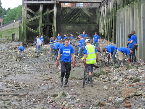 Volunteers from Goldman Sachs | by Thames21
