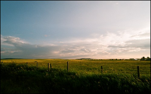 sky farmland nearingsunset eveninglight westofnanton mdofwillowcreek alberta canada 35mmfilm somewhatnorth icc cans2s pentax digikam