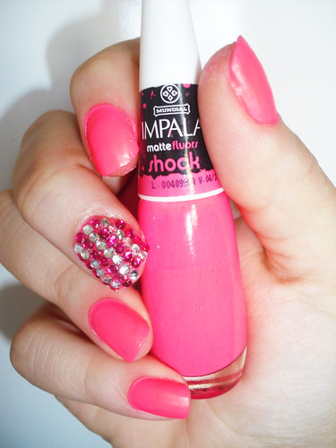 Pink nails with rhinestones/ Unhas rosas com pedrinhas | by x0xpinkyx0x