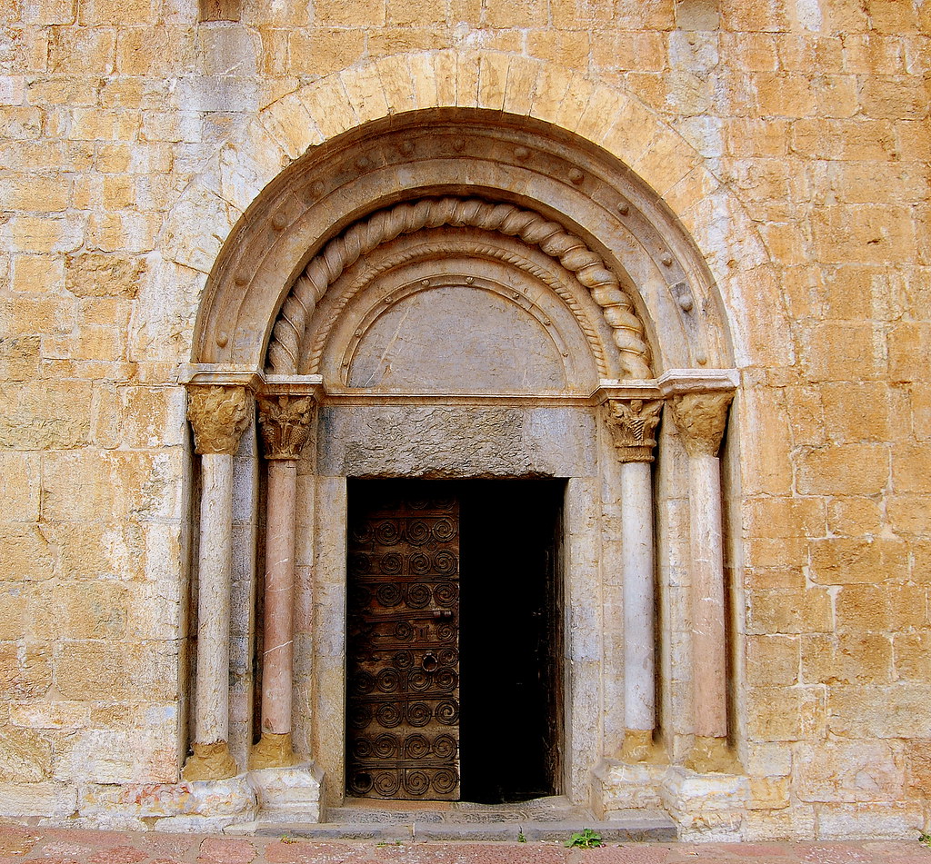 Portal romànic, Sant Esteve de Llanars, Ripollés, Girona | Flickr