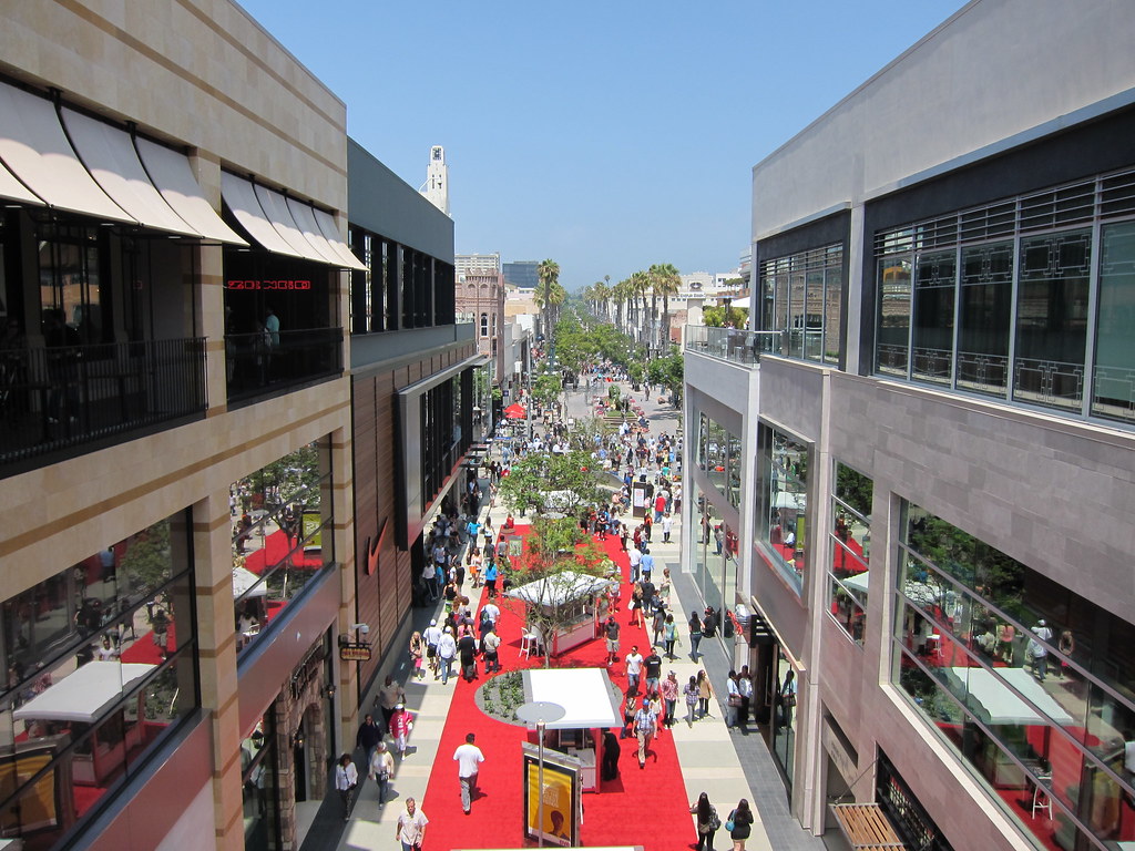 Santa Monica Place Mall Reopens, Santa Monica Place Mall re…