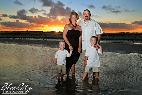 family sunset portrait sky color beach gulfofmexico water clouds sand texas tx picture freeport surfside bluecityphotographycom