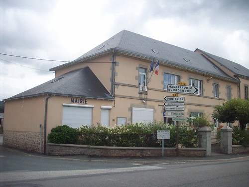 Hôtel de Ville, Saint-Dizier-Leyrenne, Creuse. | Only Tradition | Flickr