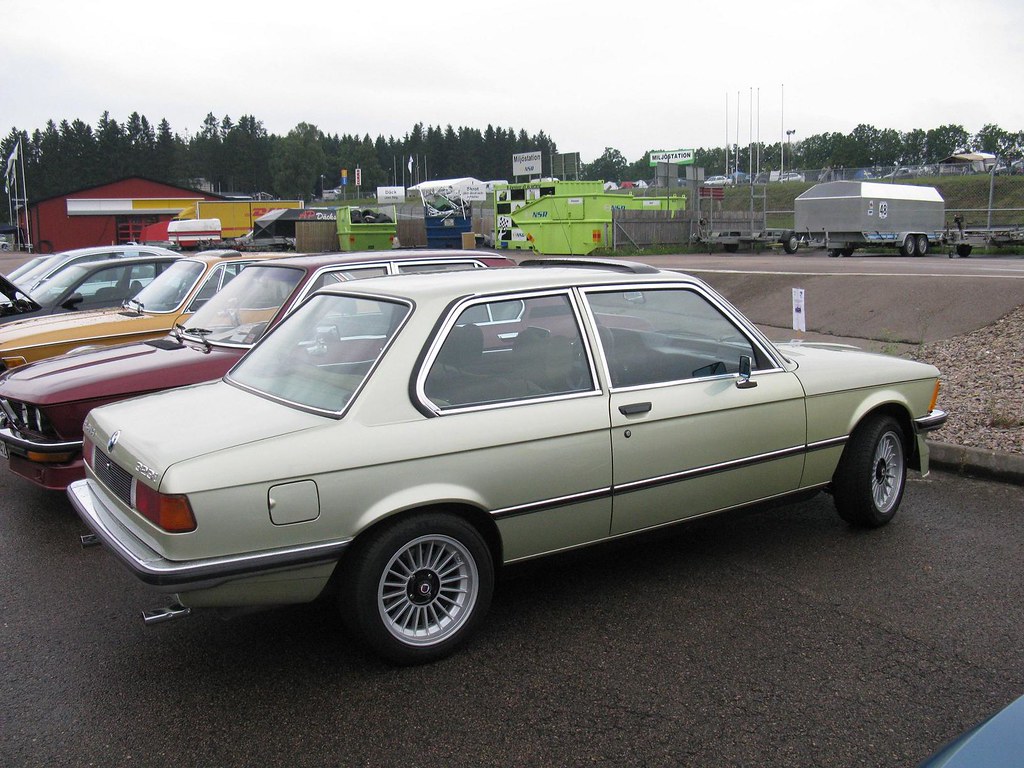Image of BMW 323i