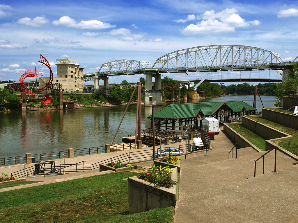 Riverfront Park and Cumberland River in Nashville - senior pictures nashville tn