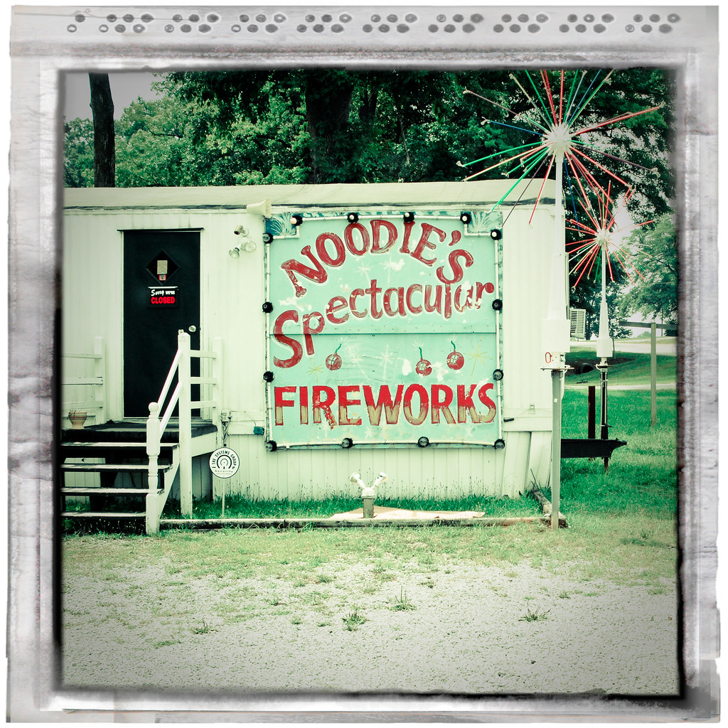 Alabama Fireworks Stands Series - Noodie's | in Calera, AL. … | Flickr