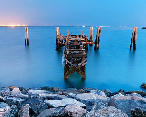 pier fortmonroe usa water oldpointcomfort landscape night sea beach beauty twilight coastline environmentalconservation nopeople photography american chesapeakebay atlanticocean longexposure sky noir skynoir nikon waterscape seascape woodenpost virginia hampton hamptonroads tidewater bybilldickinsonskynoircom