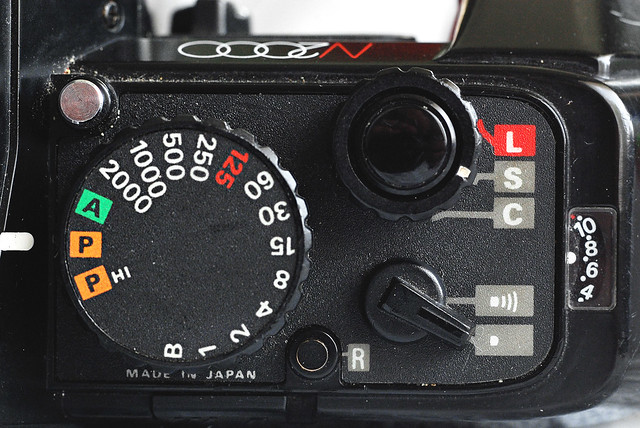 Nikon N2000 Control Layout