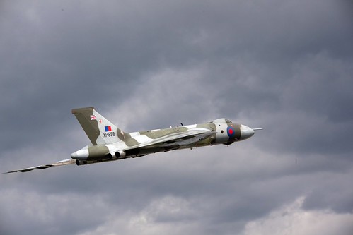 vulcan@ dunsfold | by frisar1