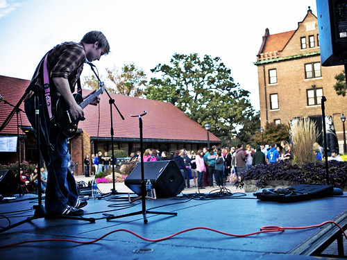 Homecoming 2010 - Live music in the arrival court