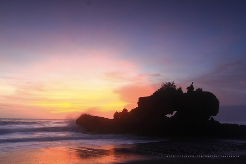 sunset bali seascape rock indonesia coastal waterscape tabanan flickraward batubolong yehganggabeach sudimaratabanan