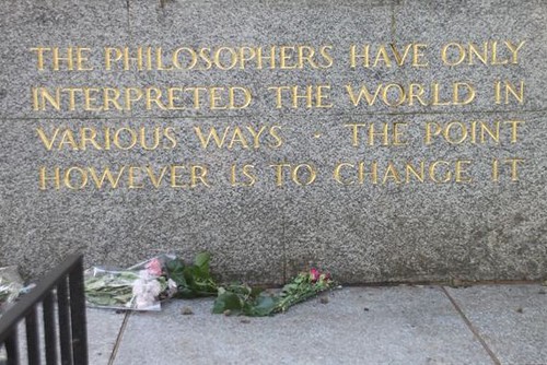 London: Highgate Cemetery: Inscription on Karl Marx tomb
