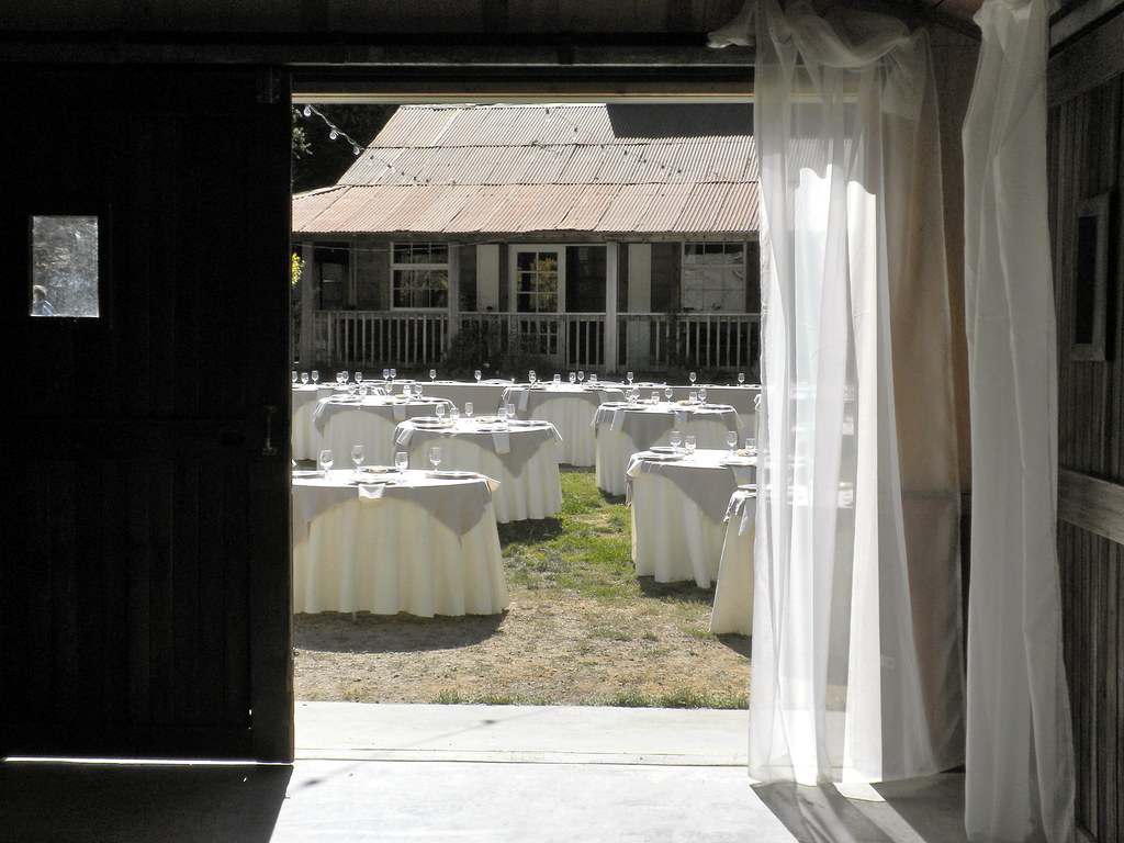 Radonich Ranch: Tables for a wedding