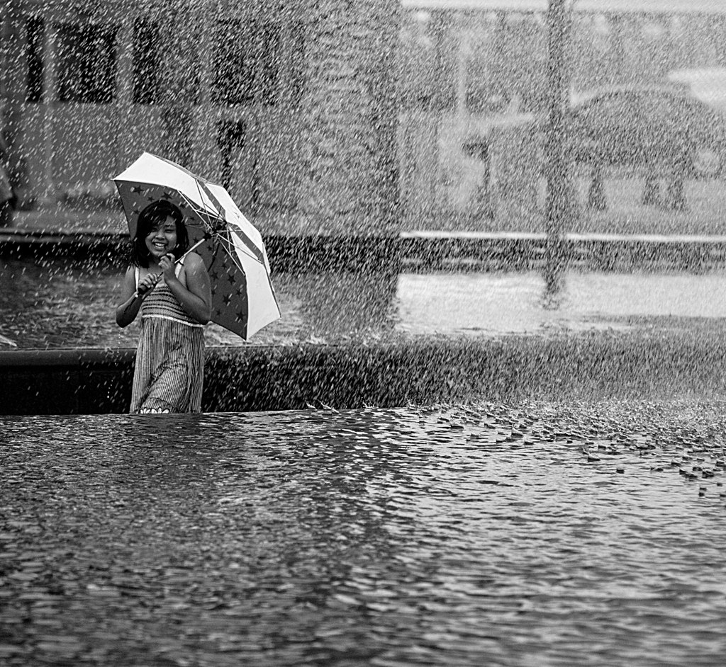 Безумные дожди. Дождливое лето. Под дождем. Проливной дождь. Летний ливень.