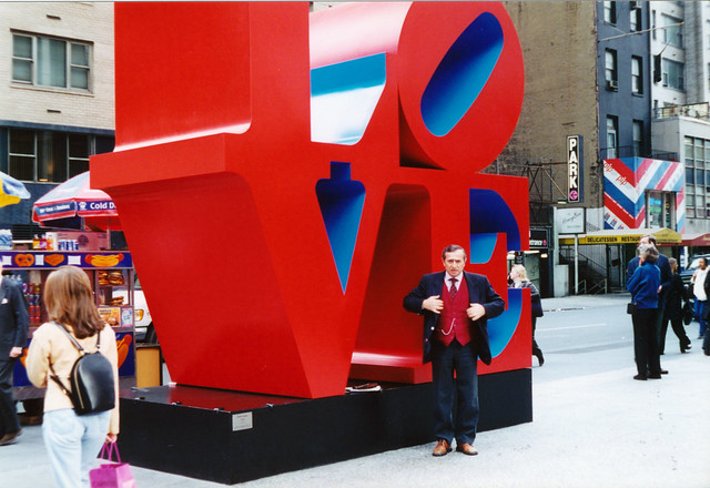 New-York city October 2001: uptown LOVE sculpture & businessman