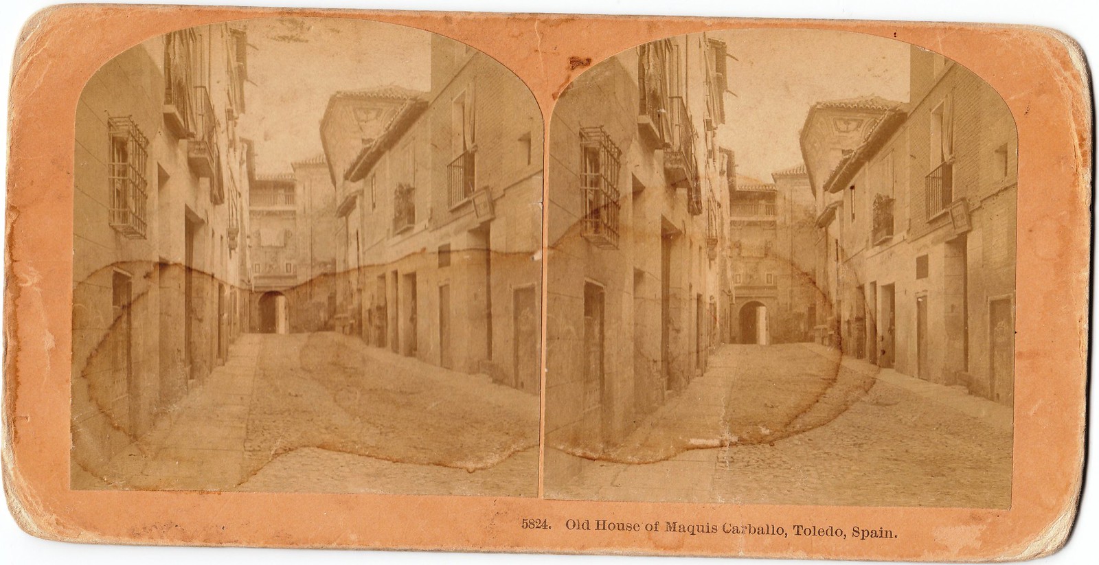 Calle y Convento de Santa Fe hacia 1890. Fotografía estereoscópica de B. W. Kilburn originalmente titulada "Old House of Maquis Carballo". Colección personal de Eduardo Sánchez Butragueño.