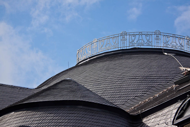 Dach mit Jugendstilgeländer / roof  with balustrade art nouveau