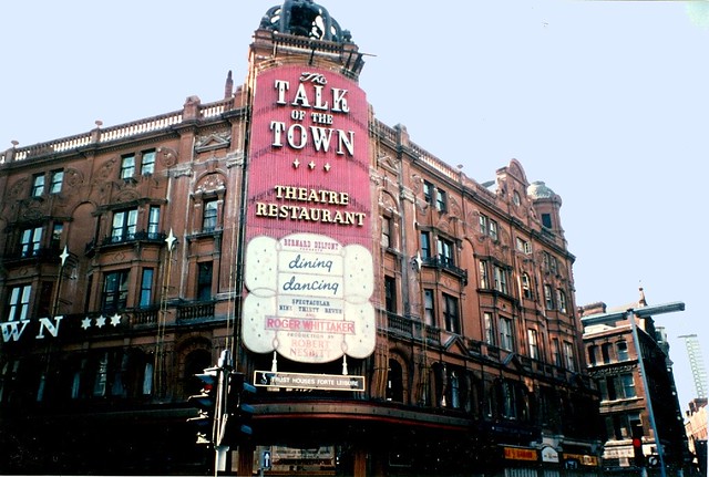 1976 - London - Talk Of The Town - Roger Whittaker