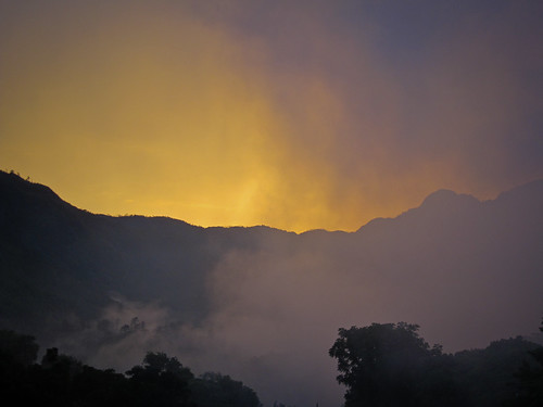 fog sunrise guatemala lanquin