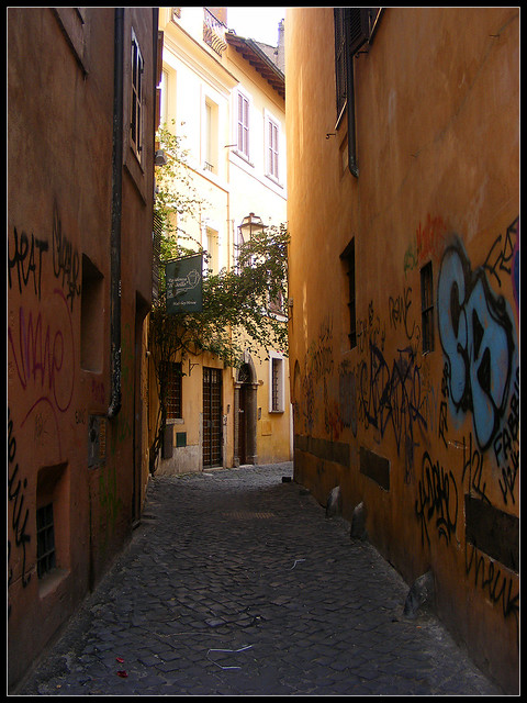 Dark alleyway near Via Giulia, Rome