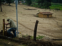 El Pital 06 - Worker near field