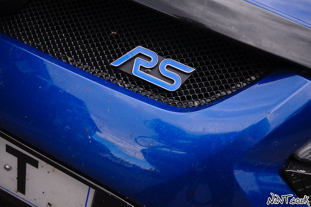 Detailing My Ford Focus RS 330 bhp Mk2 Dirty Front Grille Badge Detail Shot