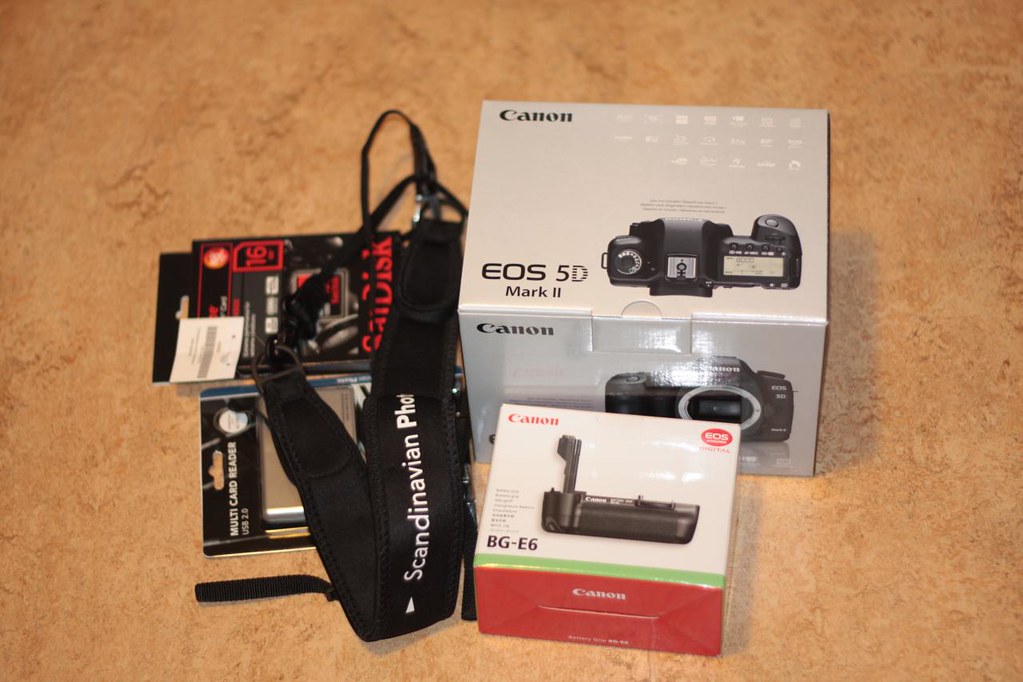 Unboxing Canon EOS 5D Mk II 006