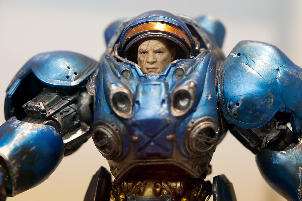 Terran Space Marine Figure by DC UNLIMITED StarCraft Serie. 