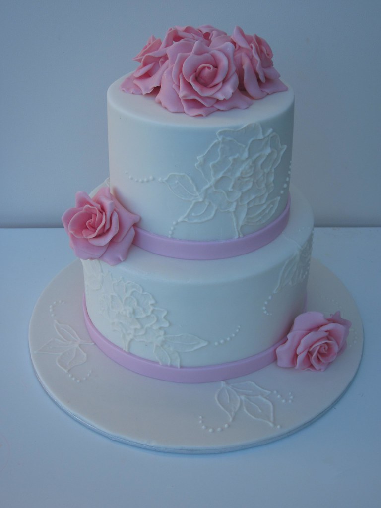 Brush embroidery wedding cake