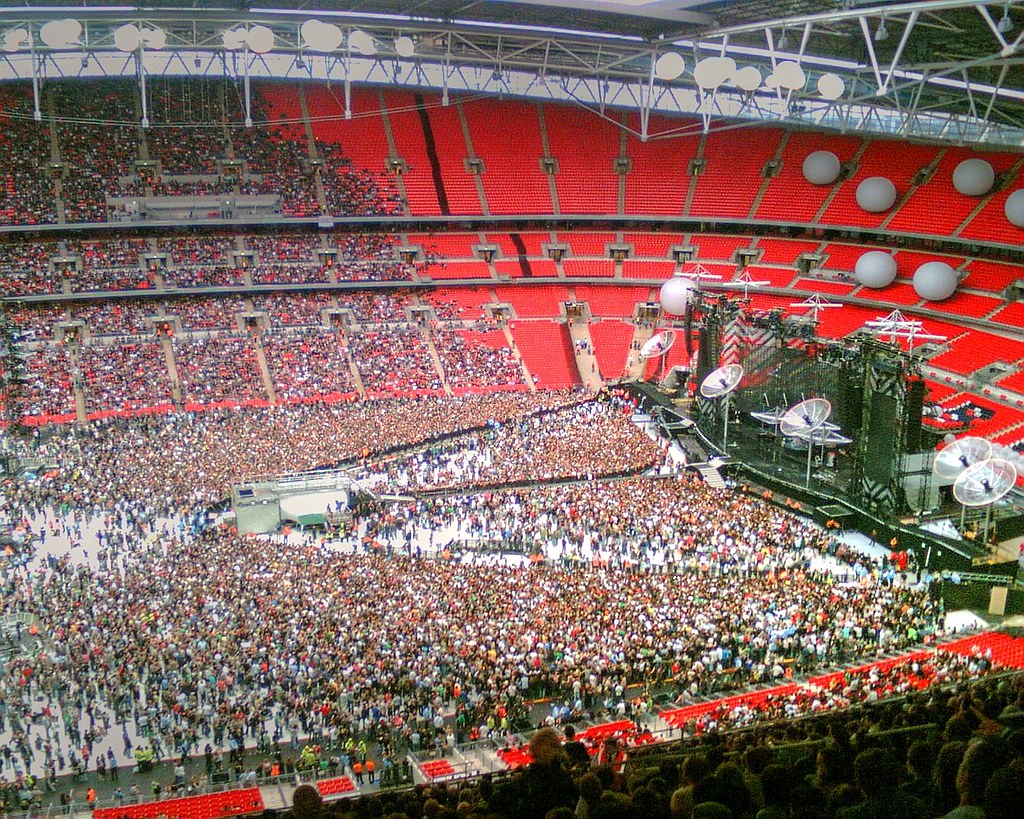 Меркьюри стадион. Muse на Уэмбли 2007. Queen стадион Уэмбли. Стадион Уэмбли 1988 год. Wembley концерт 1988.
