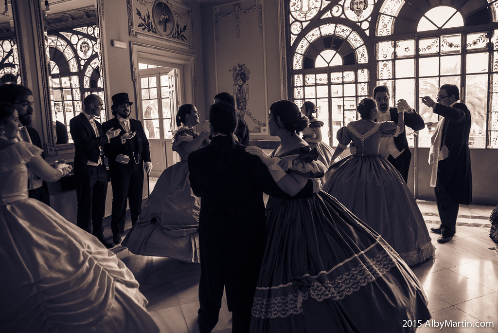 Victorian ball gowns. 1860's ladies and gentlemen dancing a walz. X Ruta Literaria del Romanticismo. JUNIO 2015. ALMENDRALEJO.