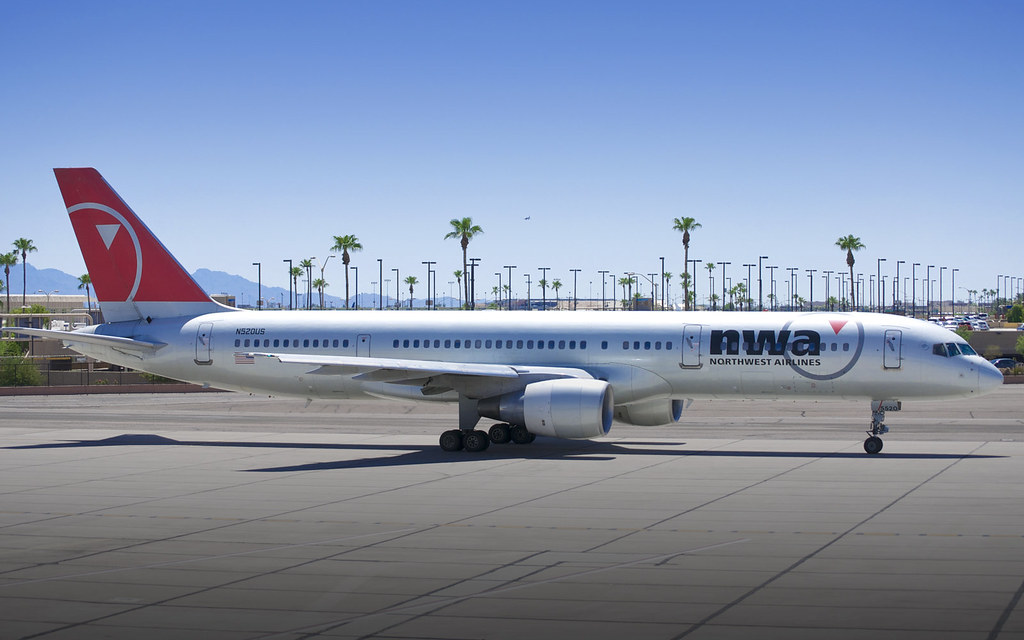 Northwest Airlines Boeing 757… and Palm Trees.