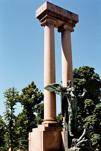 sky parco film monument statue 35mm 50mm monumento columns 200asa super cielo ricoh colonne pellicola novara kr5 ricohkr5super kodakcolorplus