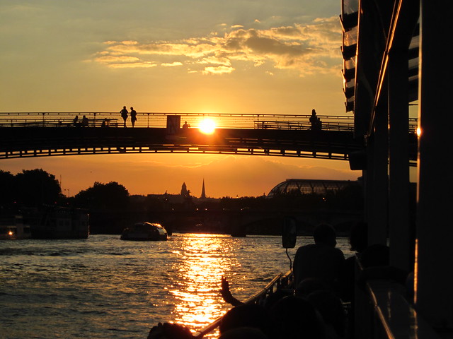 A romantic sunset cruise on the River Seine in Paris ...Quarta Sunset