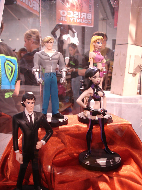 Comic-Con 2006 - The OC superheroes statues