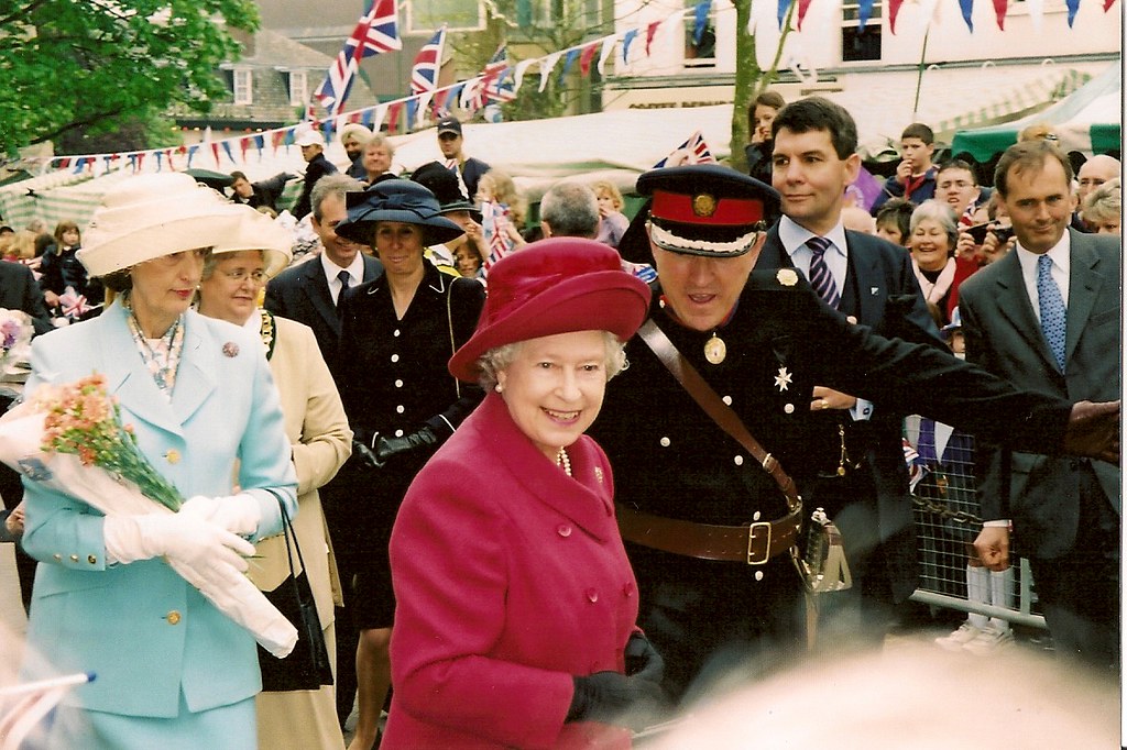 the queen visits aylesbury