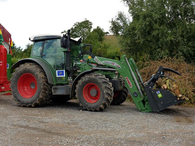 Fendt Tractor with a Robust FZ 10