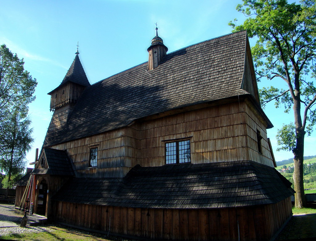 exterior Iglesia de madera de San Miguel Arcangel en Debno Polonia 05