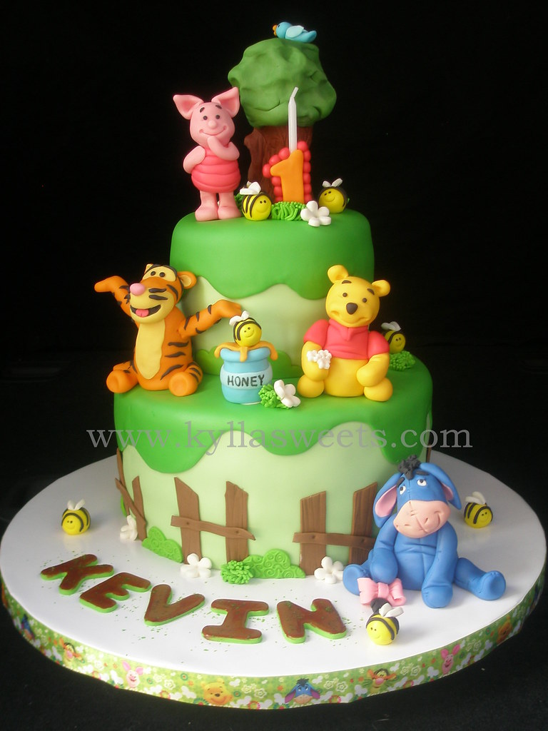 Pictorial Video Tutorial 1 Winnie the Pooh How to make  CakesDecor