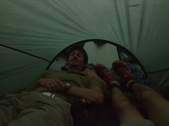 Capeando a tormenta na tenda