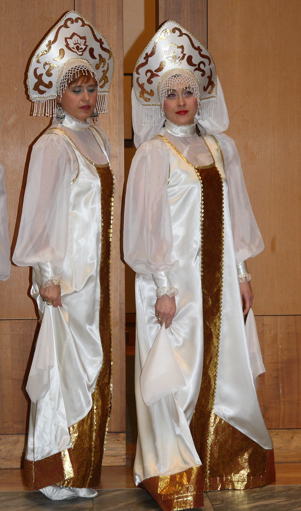 Sudarushka Russian cultural dancers at a 2010 Bridge Builders event