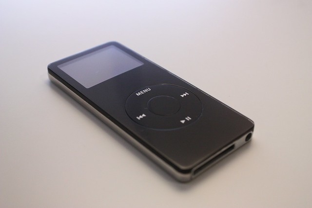 Apple iPod Nano 1st Generation Black 1GB