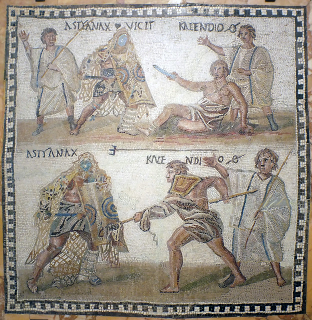 MAN. Mosaico de decoración arquitectónica con lucha de gladiadores, siglo III, caliza, mármol y pasta de vidrio, opus tessellatum, 58 X 58. Procede de Roma.