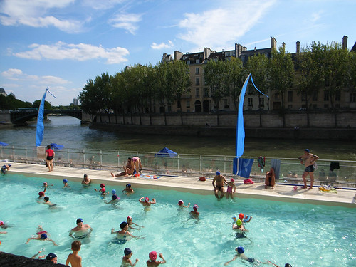 塞纳河边的游泳池 / swimming pool by the Seine River | by livepine