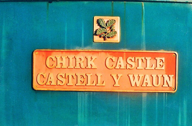 Castell y Waun) / Chirk Castle