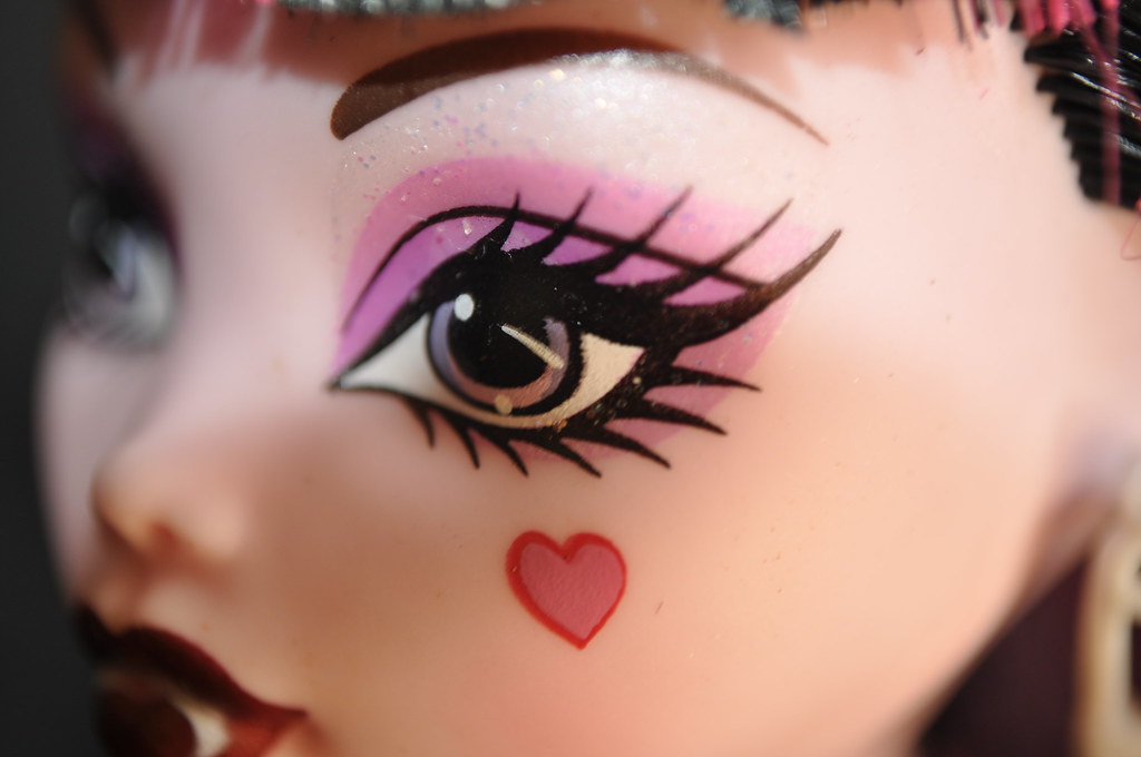 Draculaura Makeup | Draculaura's cute makeup. <3 Draculaura … | Flickr
