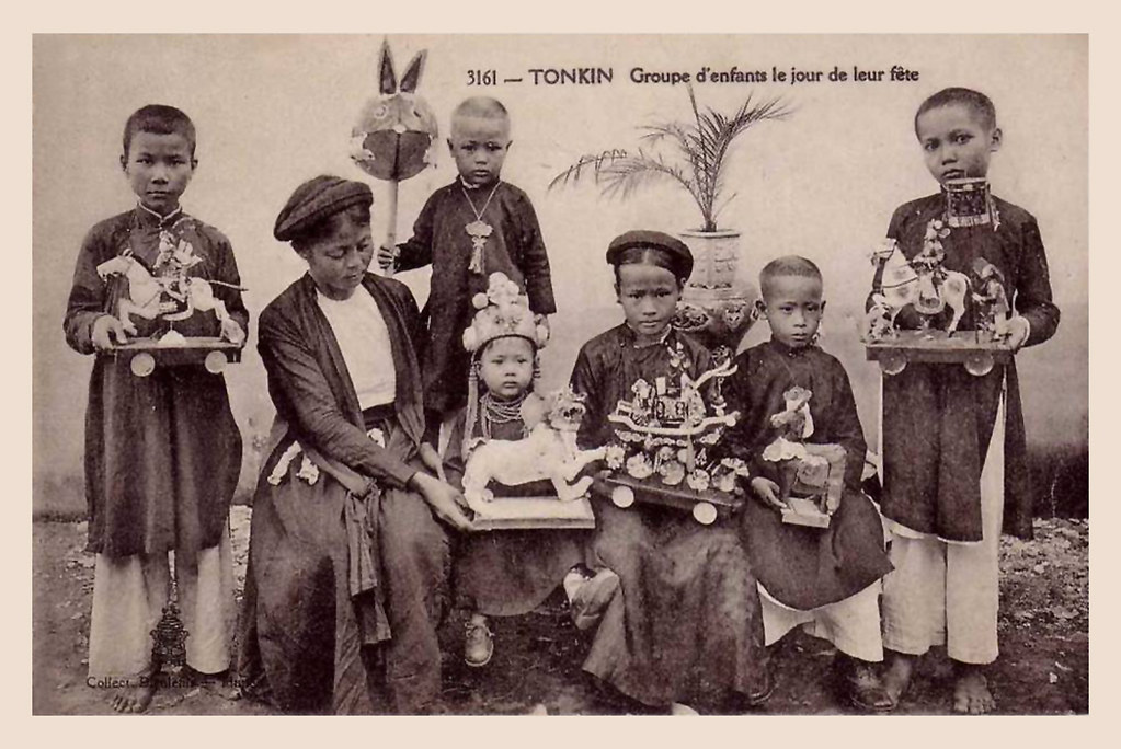 Tonkin - Groupe d'enfants le jour de leur fête