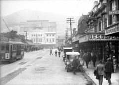 Courtenay Place, Wellington, 1931-1932